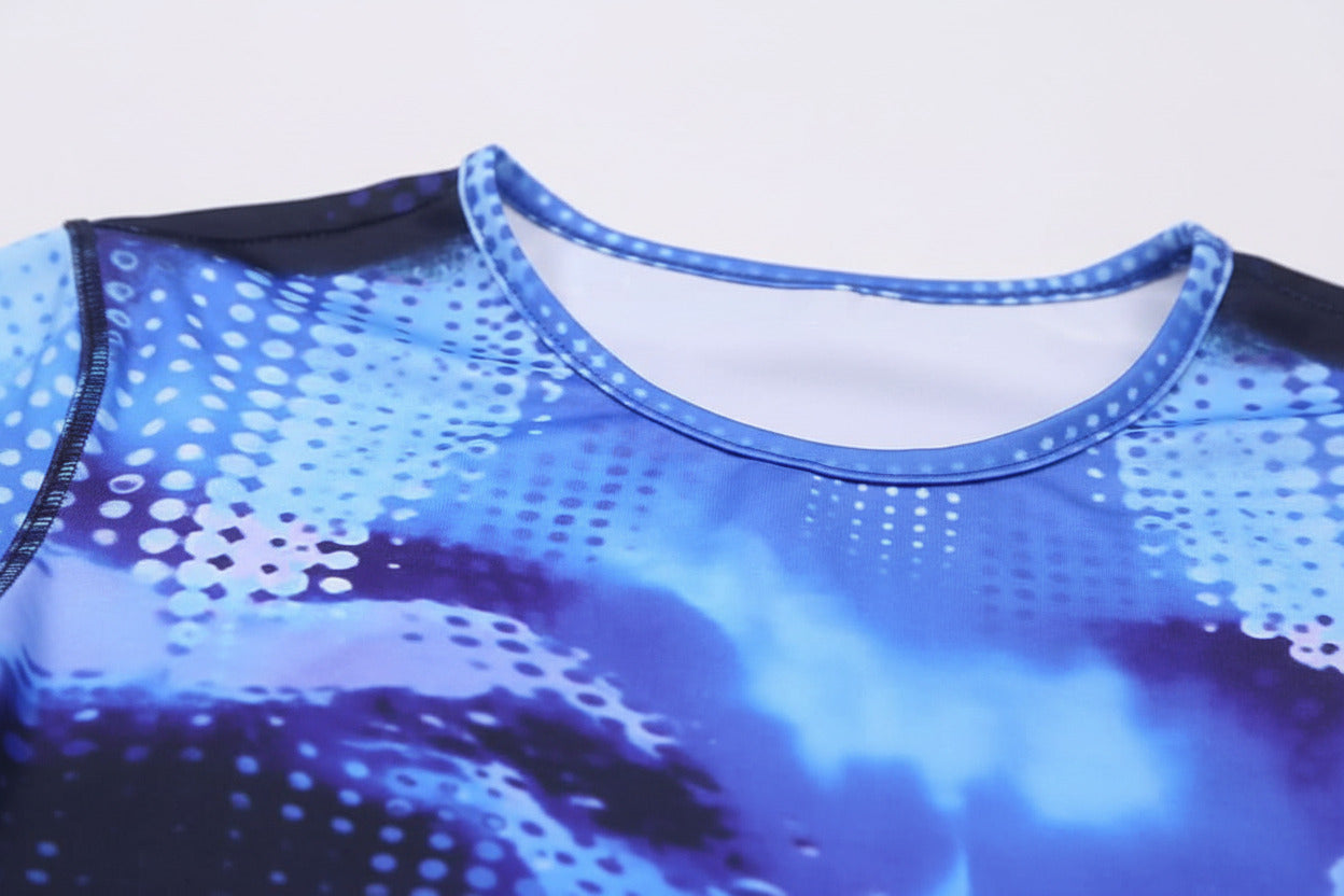Particolare maglia blu elettrico set due pezzi per donna con minigonna