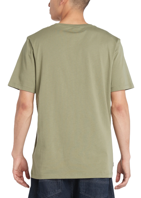 Acquista la T-Shirt Timberland Stack Logo Tee TB0A2AJ1 in cotone biologico. Comfort, stile e sostenibilità per il tuo look quotidiano. Disponibile in diverse taglie e colori