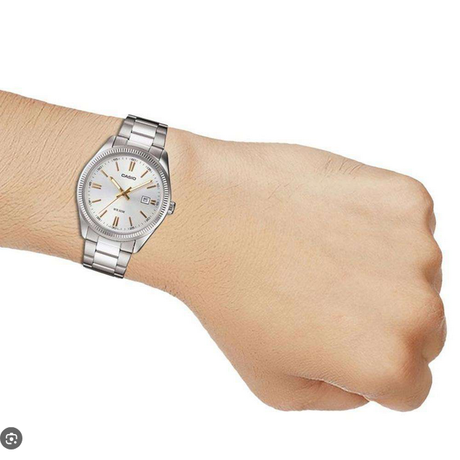 Orologio da uomo Casio MTP-1302D-7A2V con cinturino in acciaio inox, quadrante bianco e movimento al quarzo.