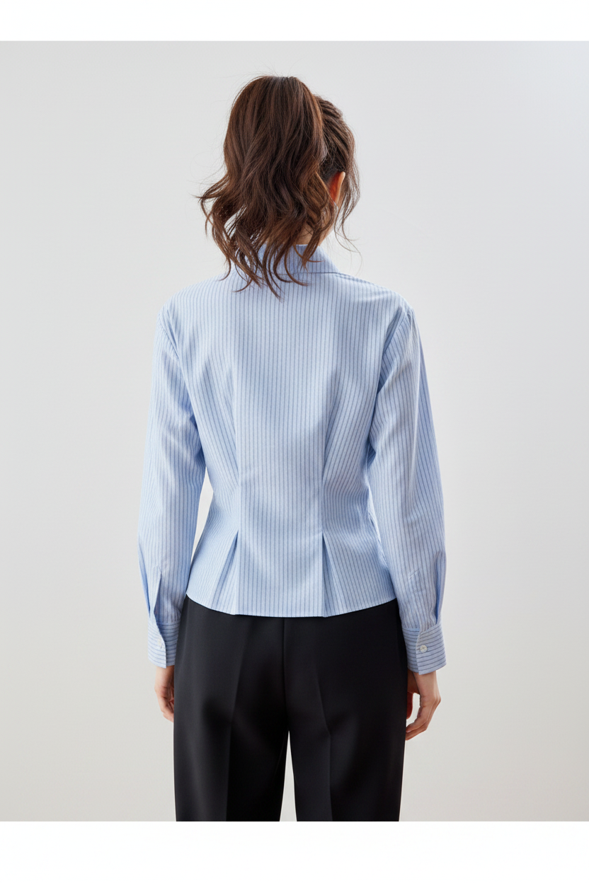 Camicia donna celeste con linee nere, e taschini frontali casual