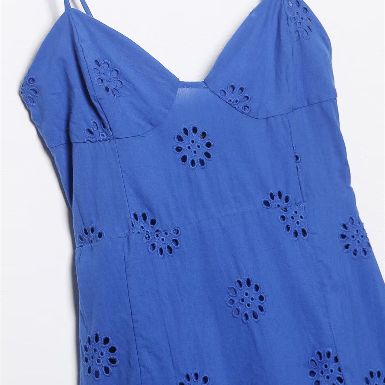 Abito estivo con gonna er donna di colore blu con fantasie a spirale