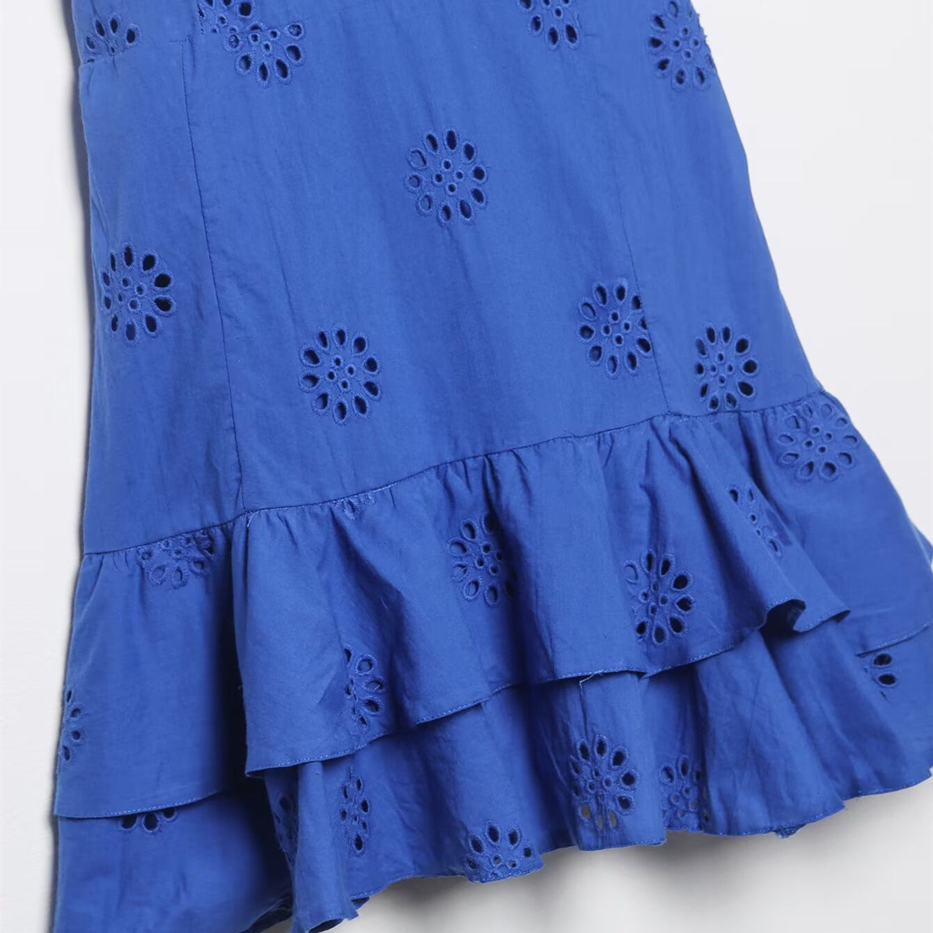 Abito estivo con gonna er donna di colore blu con fantasie a spirale
