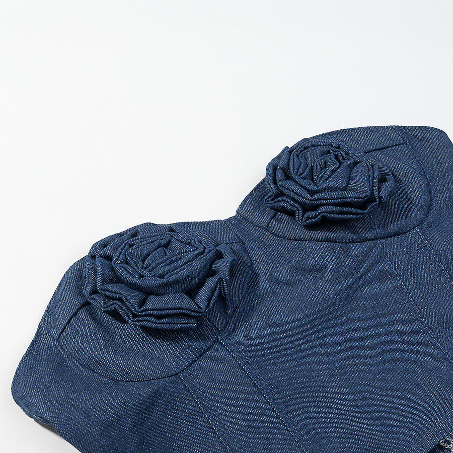 Top estivo da donna in poliestere colore blu jeans con motivo frontale raffigurante due rose e chiusura con zip posteriore.