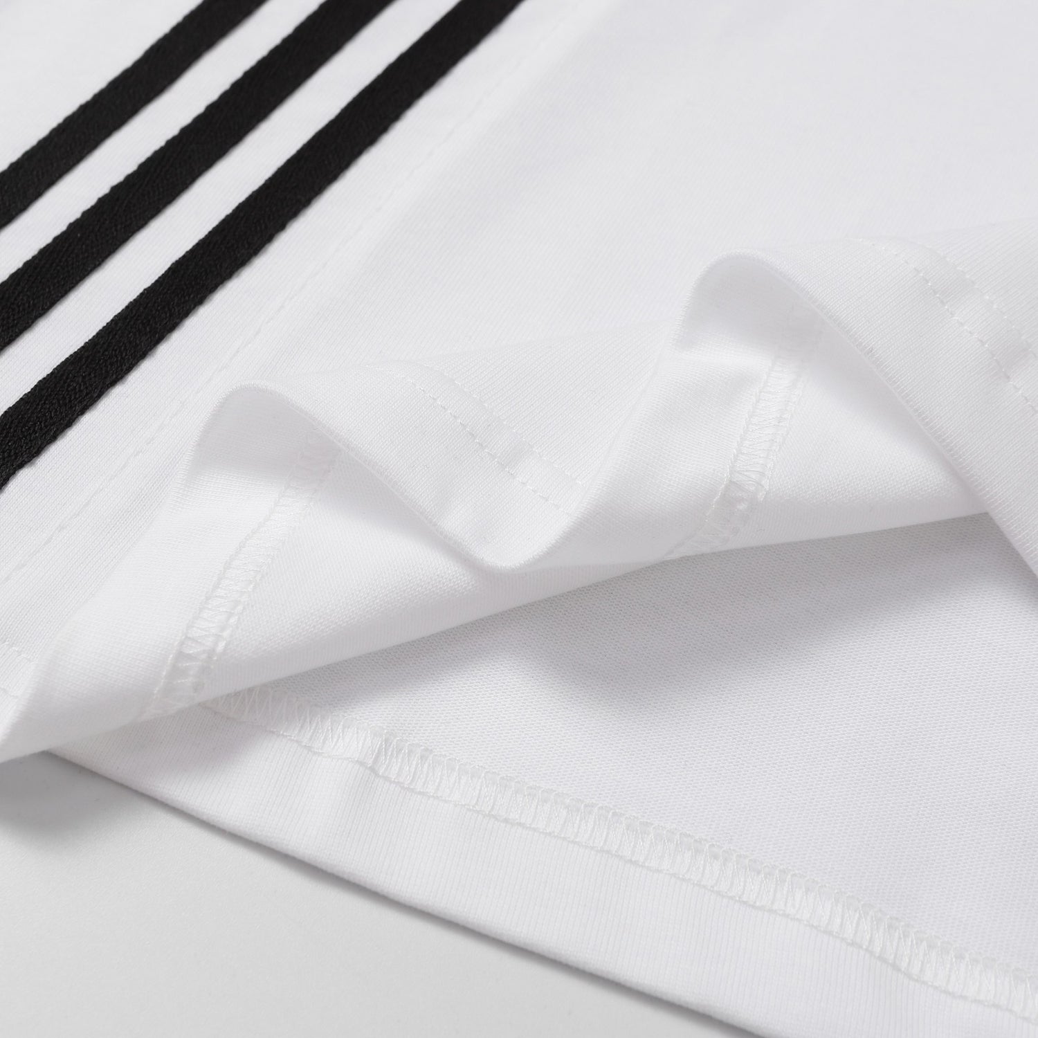 Maglietta uomo stile rugby oversize in cotone con numero frontale disponibile in bianco e nero