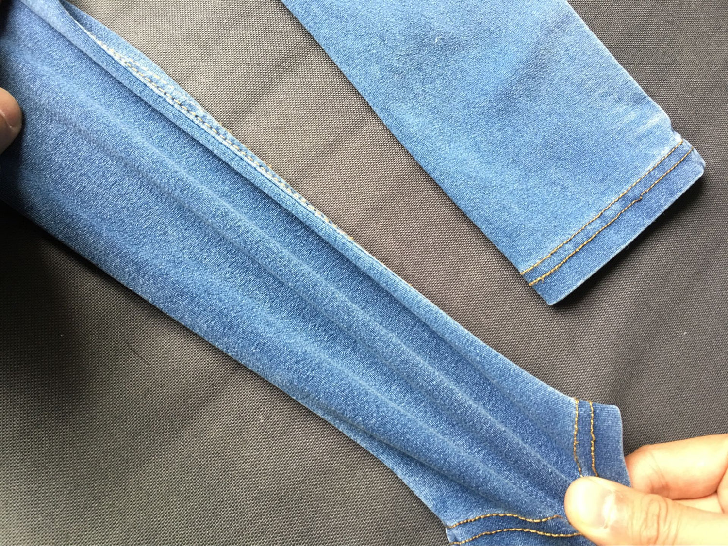 Jeans per donna elasticizzato di colore blu