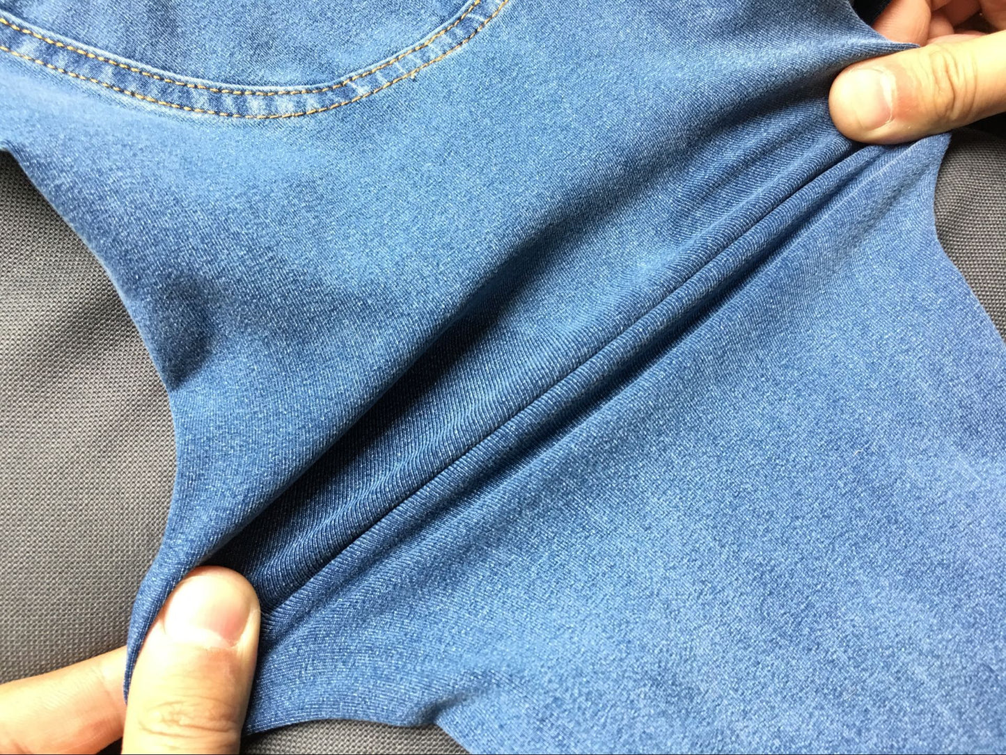 Jeans per donna elasticizzato di colore blu