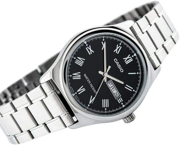 Orologio casio per uomo quadrante nero con segna data e giorno della settimana, cinturino in acciaio color argento con movimento al quarzo