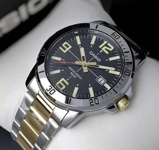 Orologio uomo casio in acciaio color oro ins conto, economico modello: MTP-VD01SG-1B