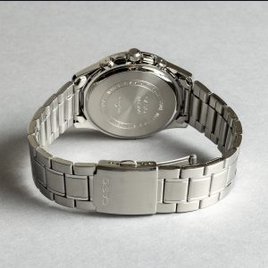 Casio uomo con movimento al quarzo, 50 metri resistente