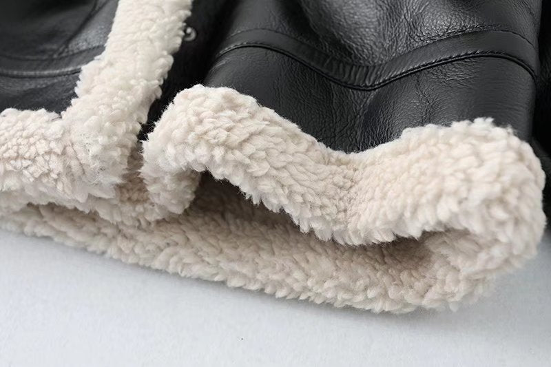 Giubbotto donna in pelle morbido e rivestito anche all'interno in pile, spesso e caldo