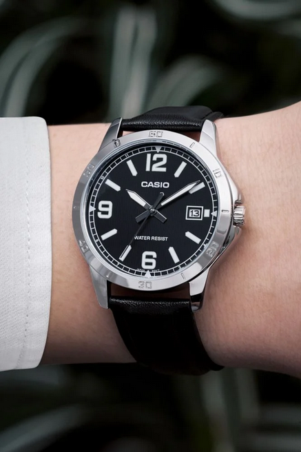 Casio MTP-V004L-1B - Orologio da Uomo Elegante con Cinturino in Pelle Nera
