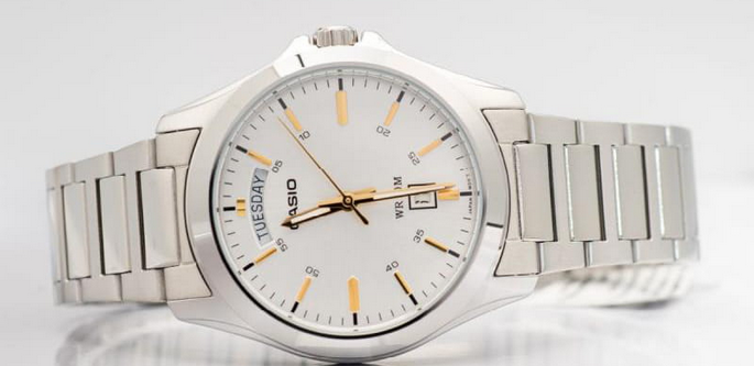 Casio MTP-1370D-7A2 – Orologio Classico da Uomo con Datario in Acciaio Inox