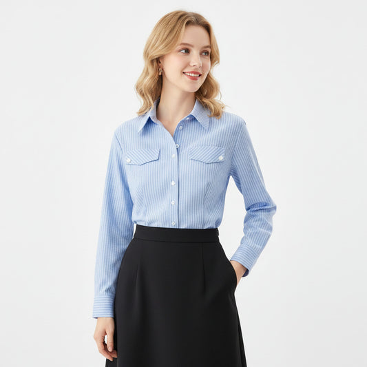 Camicia donna celeste con linee nere, e taschini frontali casual