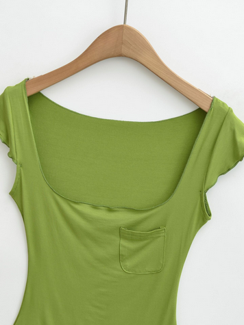 Maglietta estiva per donna con taschino frontale modello slim fit con scollo a u