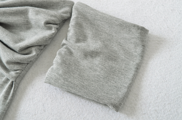 Top crop per donna americano in tinta unita con spalle scoperte