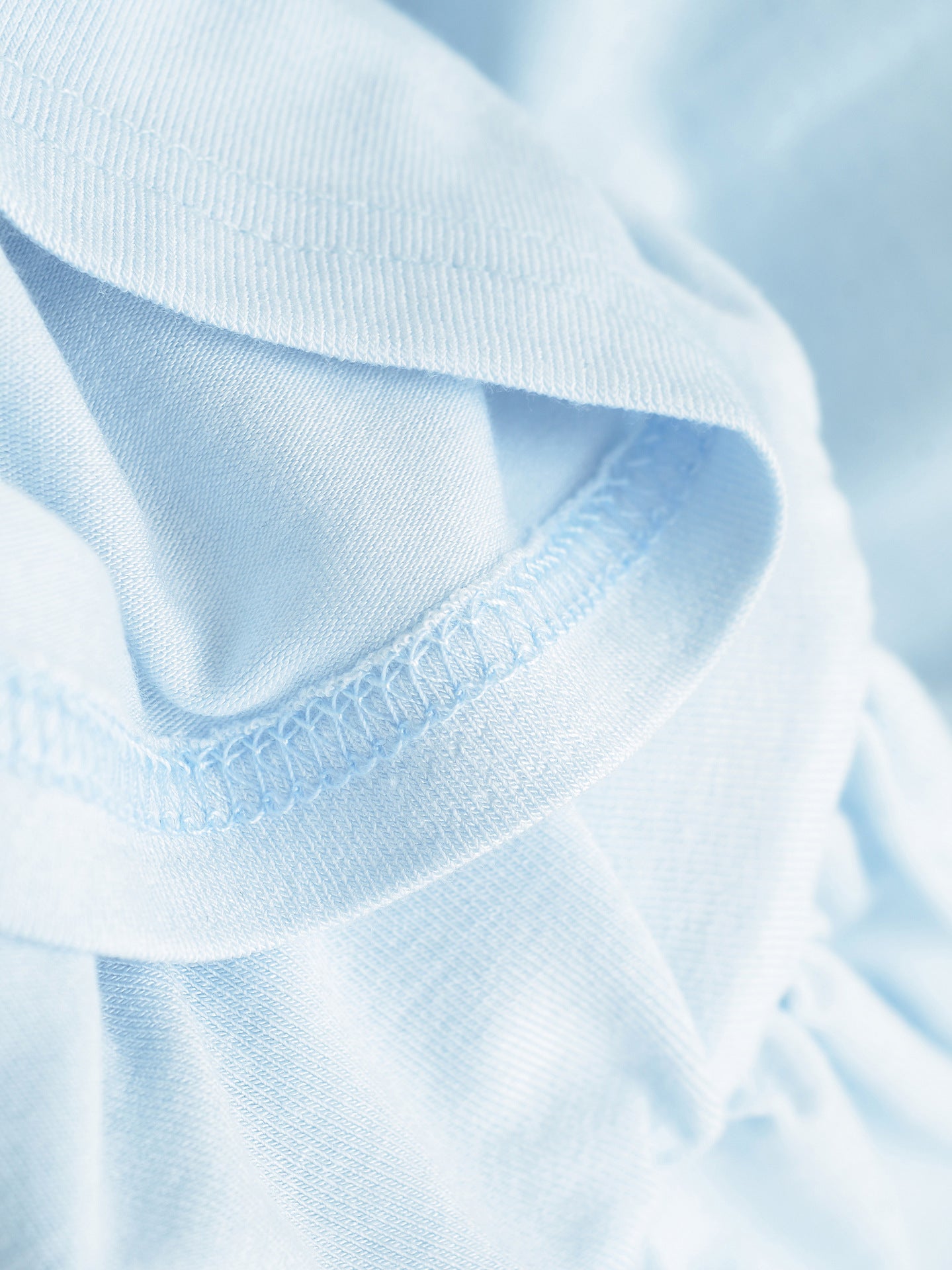 Blusa donna slim fit grigia con scollo a V, manica corta ampia e design arricciato in vita