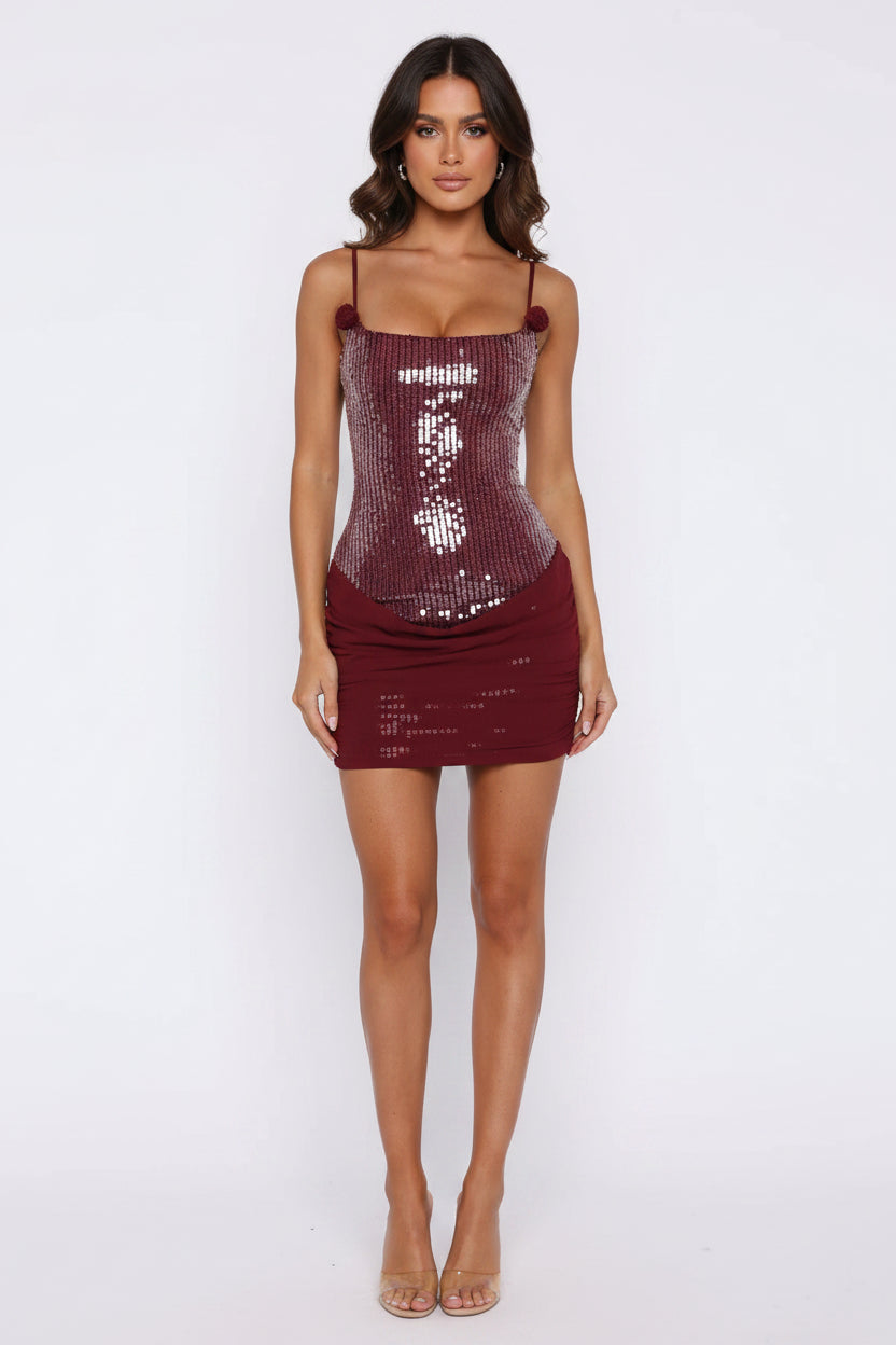 Abito estivo femminile aderente da donna con paillettes e spalline sottili