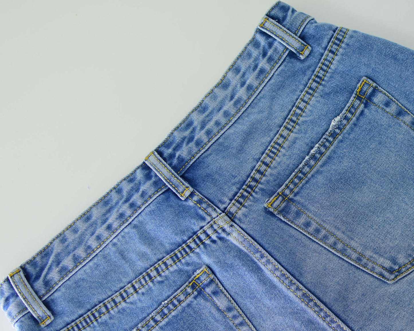 Pantaloncini jeans strappati donna vita alta – stile estivo LowEconomy