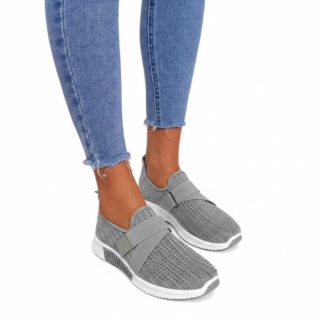 Scarpa sportiva per donna a strappo e brillantini, comoda senza lacci